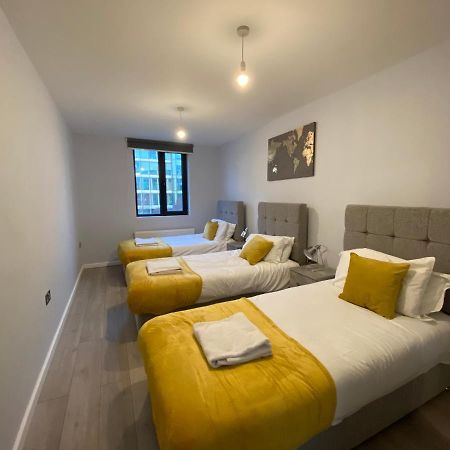 Cosy Flats Near Heathrow, Group Bookings Available With Parking Space Hounslow Luaran gambar
