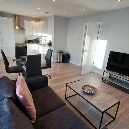 Cosy Flats Near Heathrow, Group Bookings Available With Parking Space Hounslow Luaran gambar