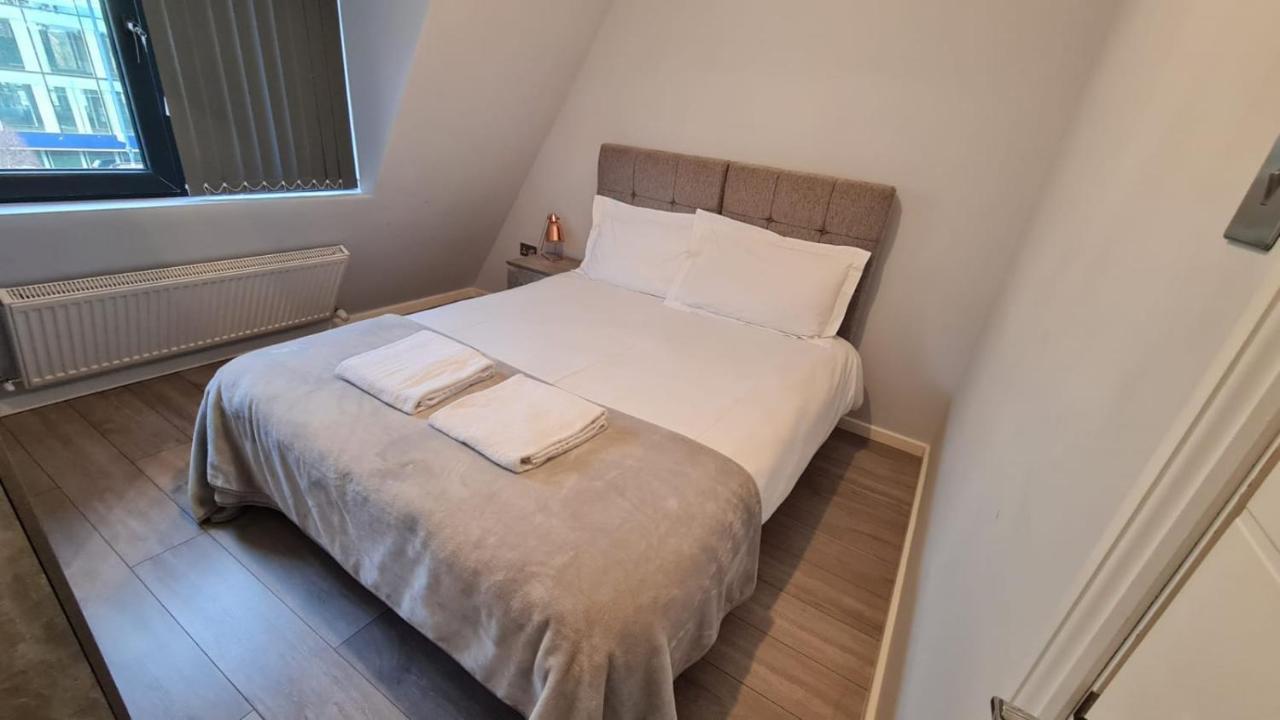 Cosy Flats Near Heathrow, Group Bookings Available With Parking Space Hounslow Luaran gambar