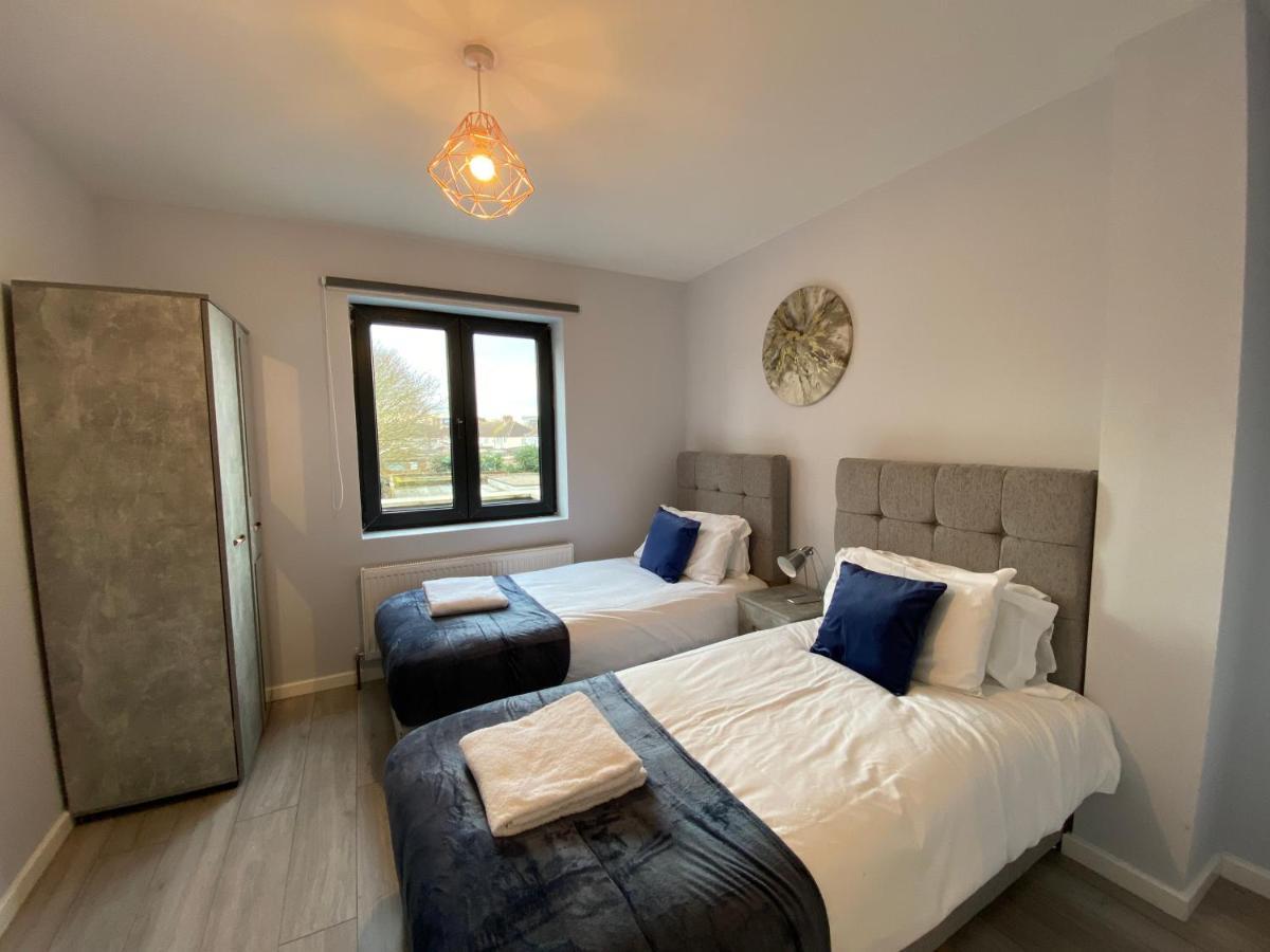Cosy Flats Near Heathrow, Group Bookings Available With Parking Space Hounslow Luaran gambar