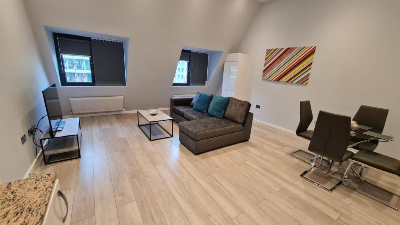 Cosy Flats Near Heathrow, Group Bookings Available With Parking Space Hounslow Luaran gambar