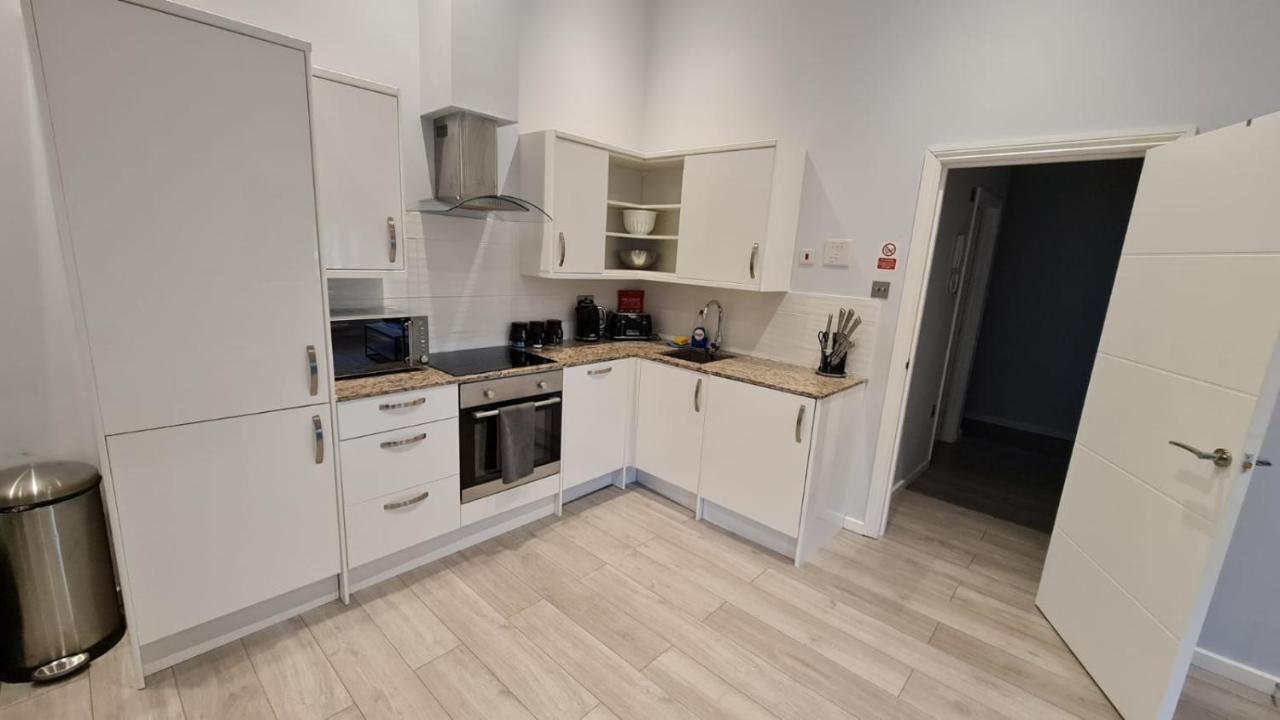 Cosy Flats Near Heathrow, Group Bookings Available With Parking Space Hounslow Luaran gambar