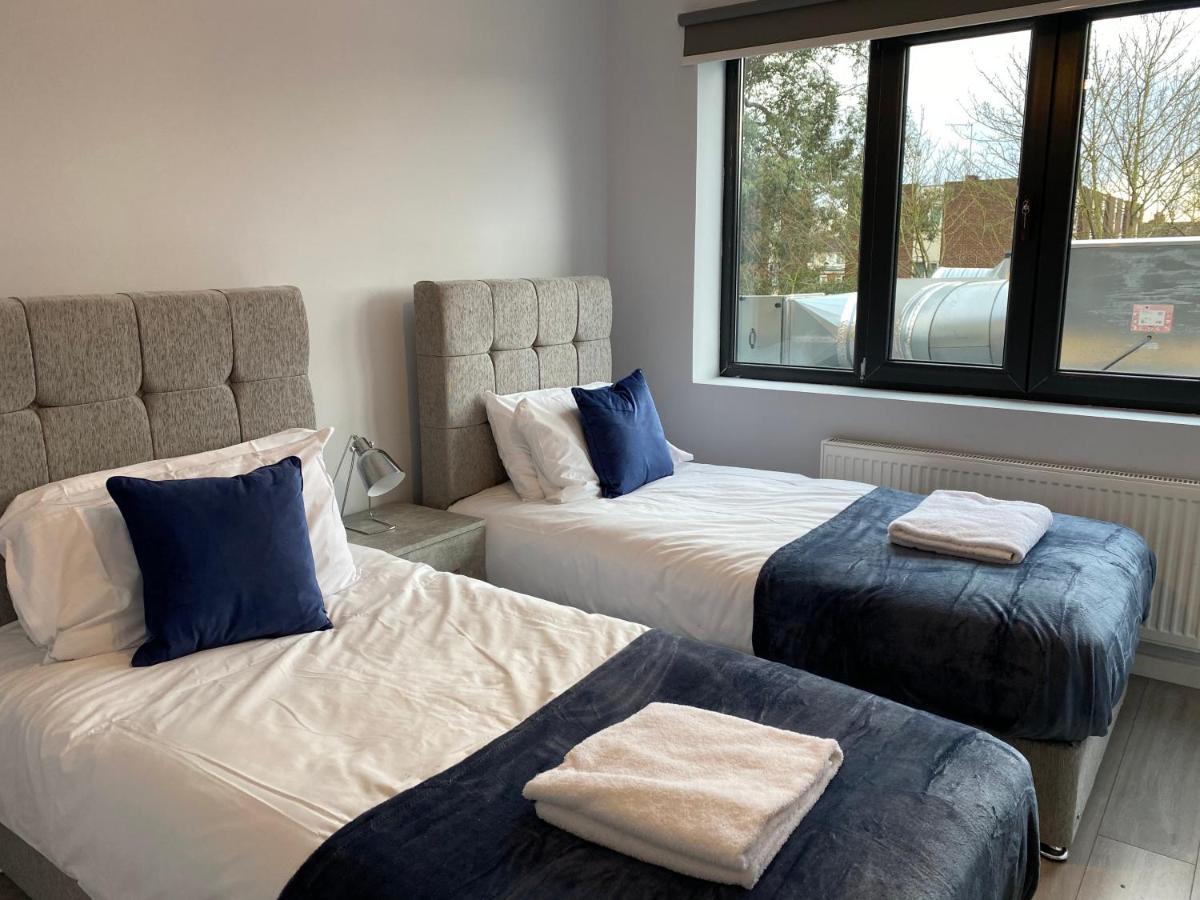 Cosy Flats Near Heathrow, Group Bookings Available With Parking Space Hounslow Luaran gambar