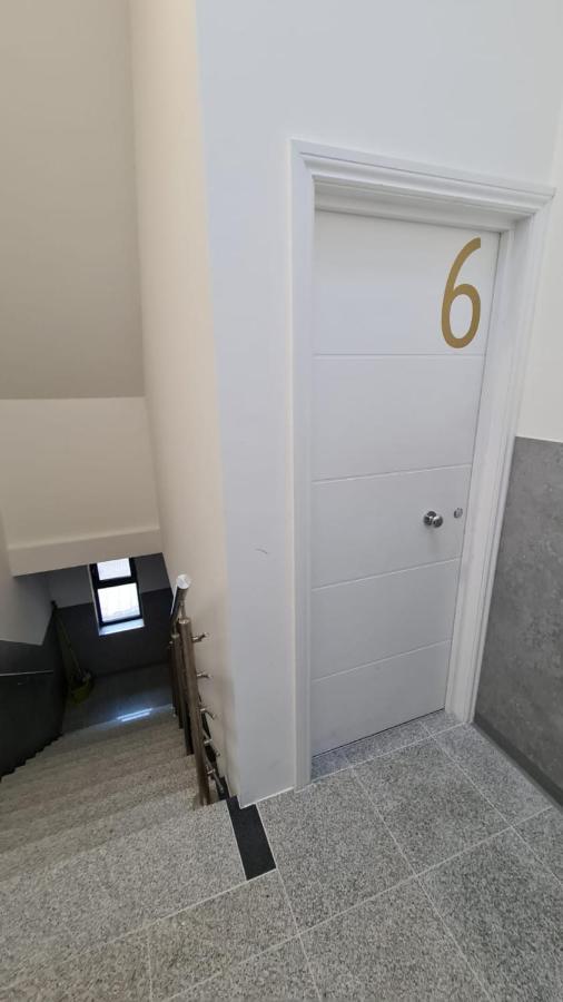 Cosy Flats Near Heathrow, Group Bookings Available With Parking Space Hounslow Luaran gambar