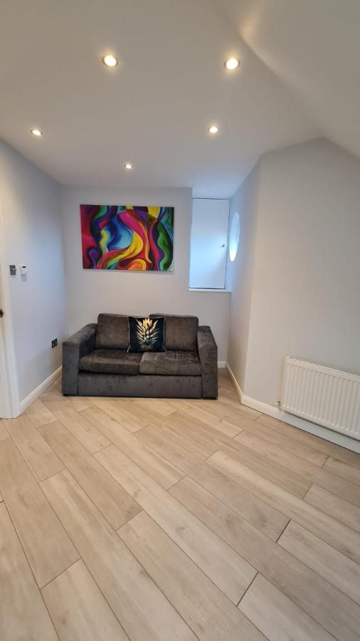 Cosy Flats Near Heathrow, Group Bookings Available With Parking Space Hounslow Luaran gambar