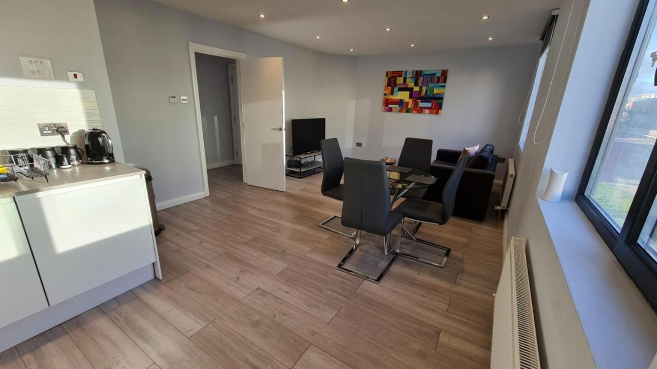 Cosy Flats Near Heathrow, Group Bookings Available With Parking Space Hounslow Luaran gambar