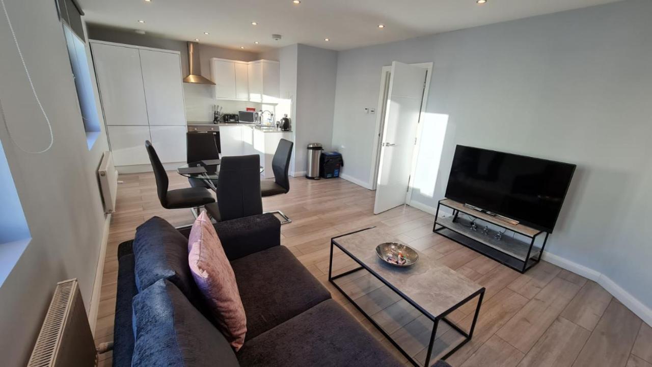 Cosy Flats Near Heathrow, Group Bookings Available With Parking Space Hounslow Luaran gambar