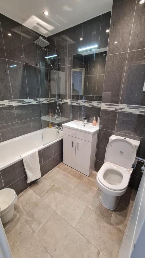 Cosy Flats Near Heathrow, Group Bookings Available With Parking Space Hounslow Luaran gambar
