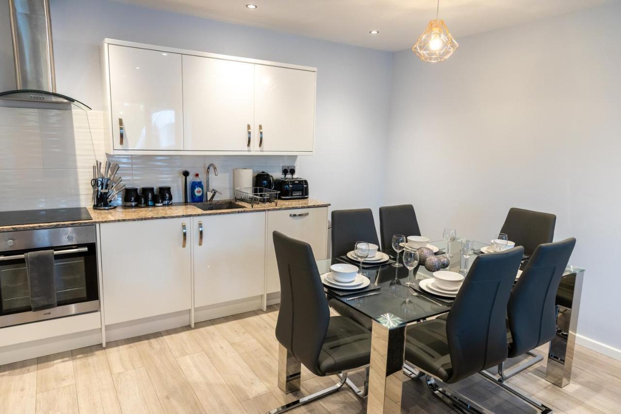 Cosy Flats Near Heathrow, Group Bookings Available With Parking Space Hounslow Luaran gambar
