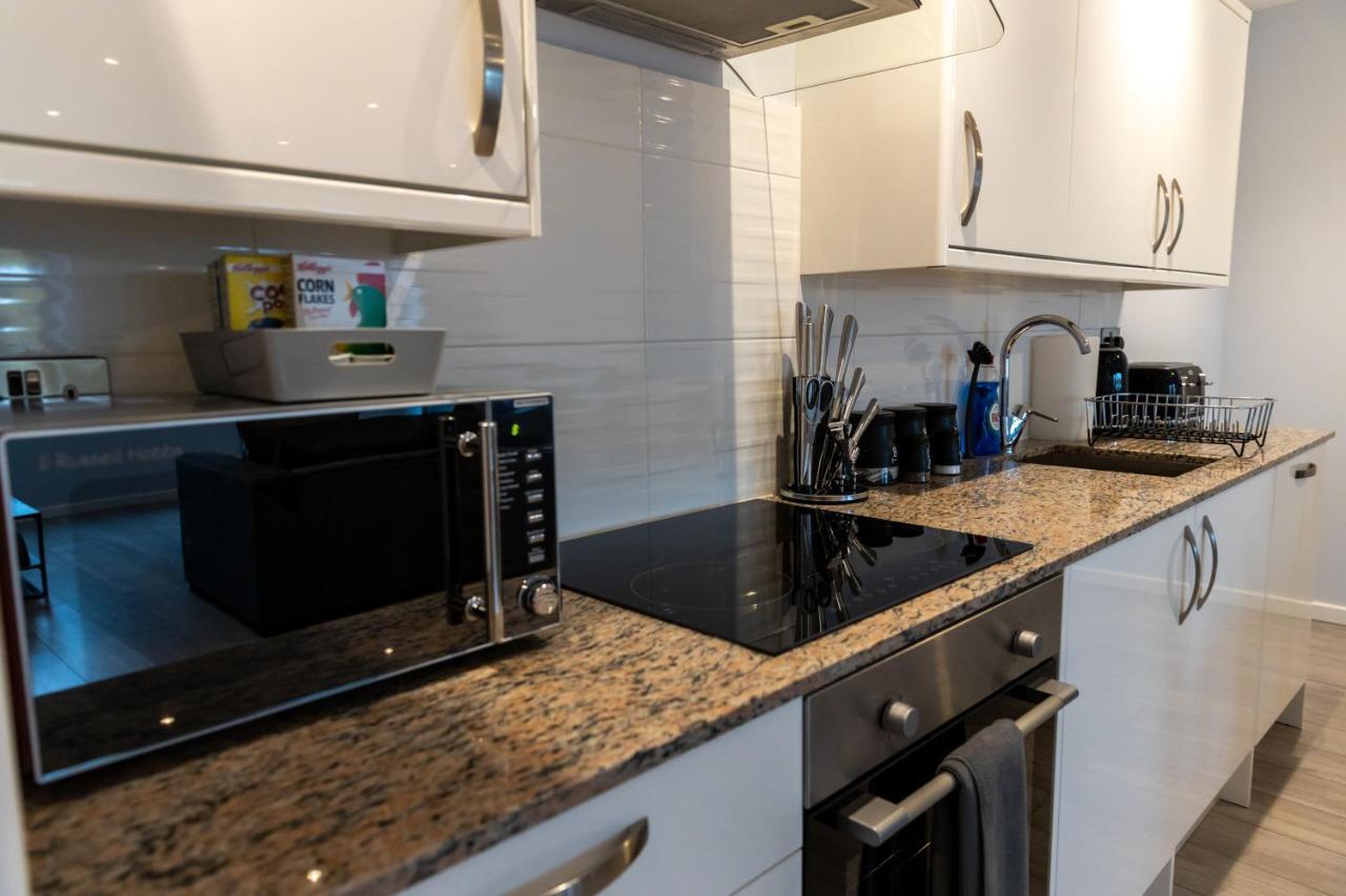 Cosy Flats Near Heathrow, Group Bookings Available With Parking Space Hounslow Luaran gambar