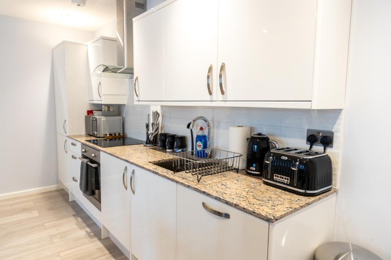Cosy Flats Near Heathrow, Group Bookings Available With Parking Space Hounslow Luaran gambar