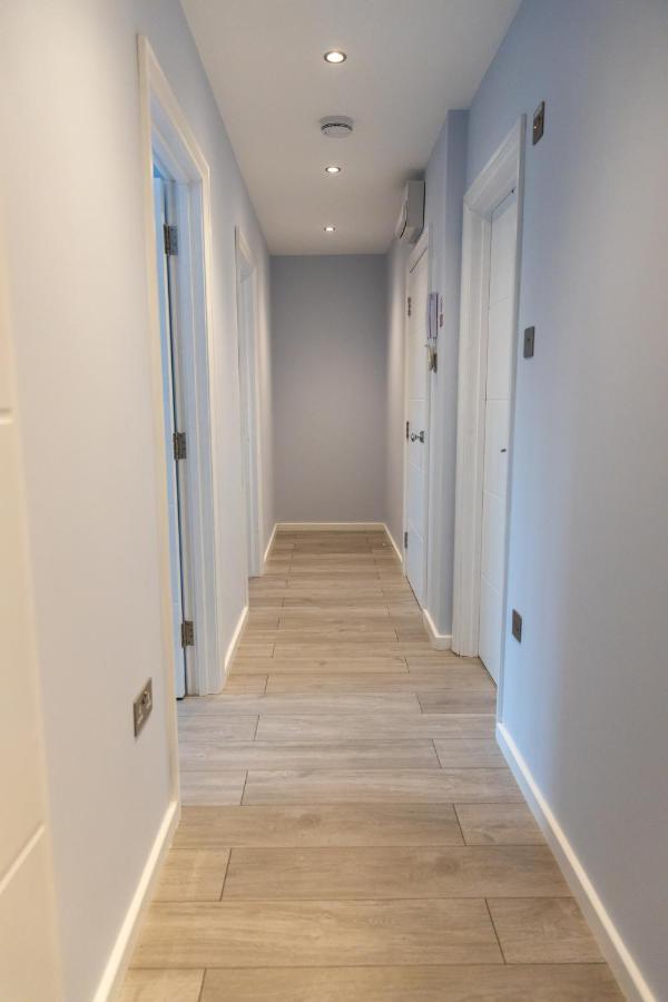 Cosy Flats Near Heathrow, Group Bookings Available With Parking Space Hounslow Luaran gambar