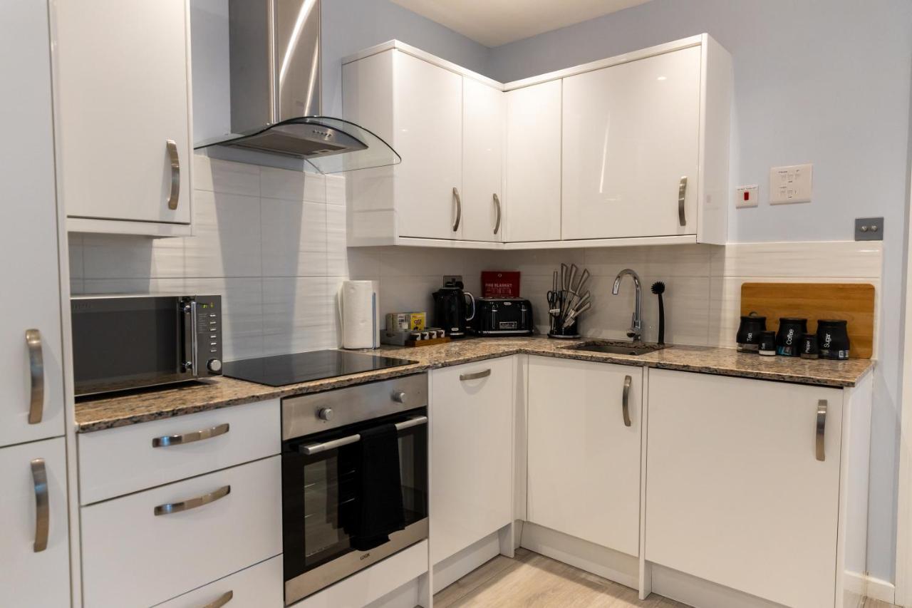 Cosy Flats Near Heathrow, Group Bookings Available With Parking Space Hounslow Luaran gambar