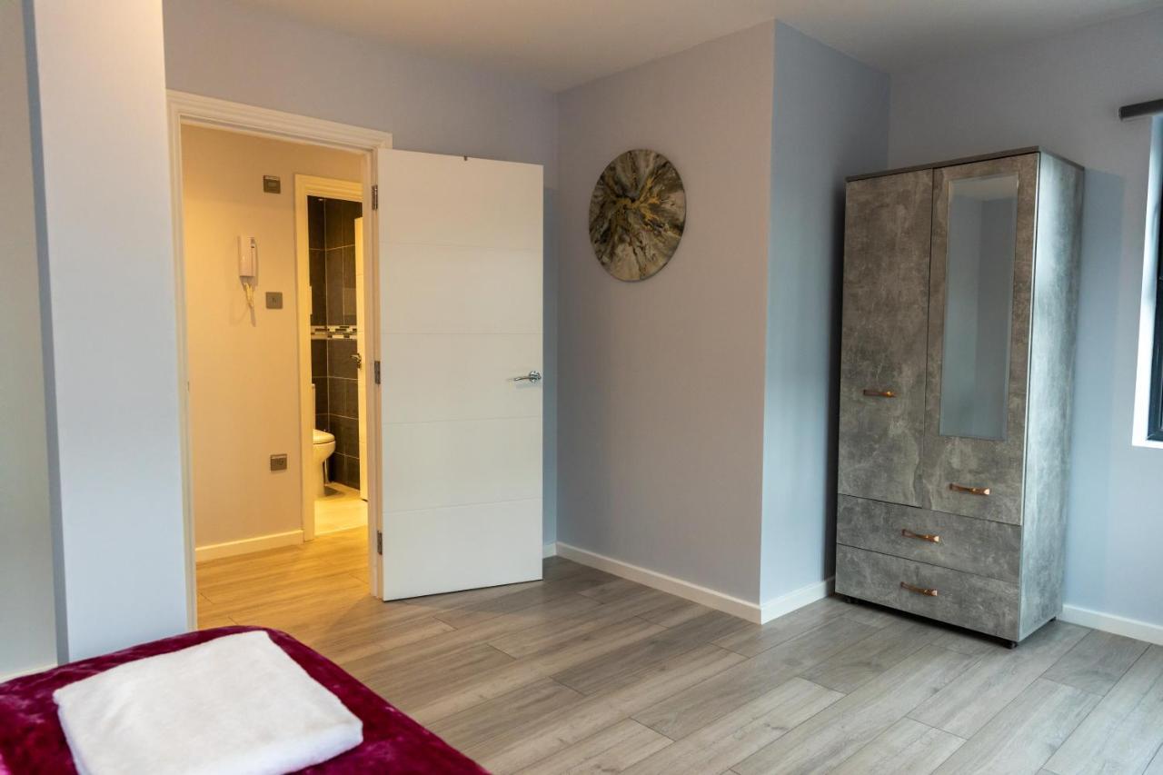 Cosy Flats Near Heathrow, Group Bookings Available With Parking Space Hounslow Luaran gambar