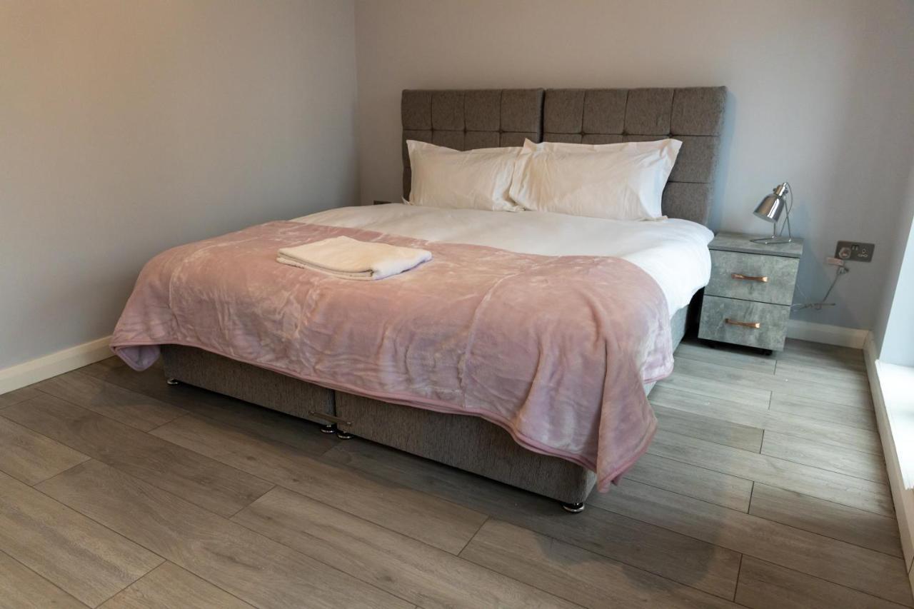 Cosy Flats Near Heathrow, Group Bookings Available With Parking Space Hounslow Luaran gambar