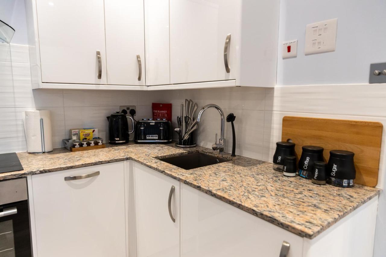 Cosy Flats Near Heathrow, Group Bookings Available With Parking Space Hounslow Luaran gambar